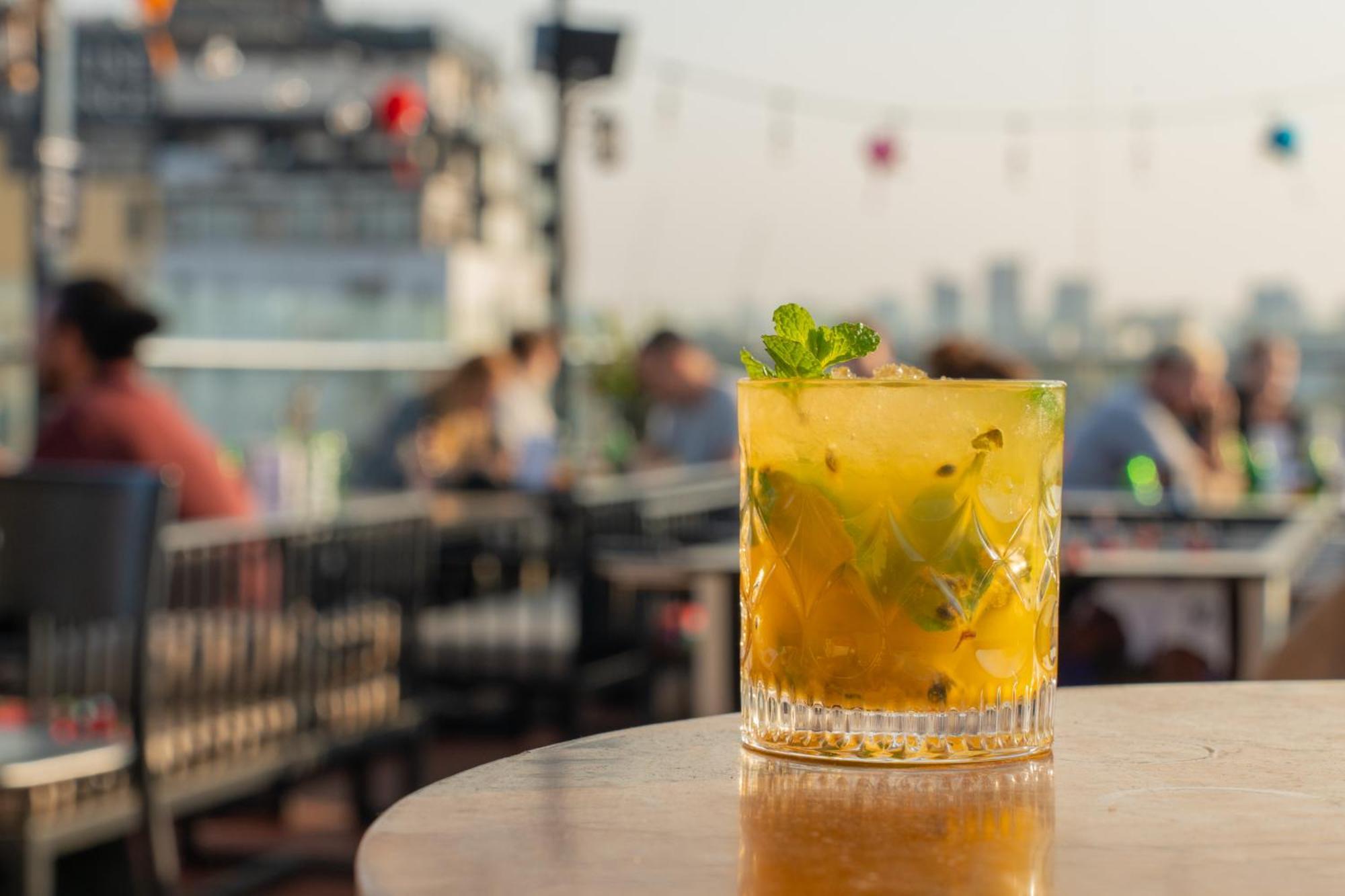Hanoi Backpackers Hostel & Rooftop Bar Экстерьер фото