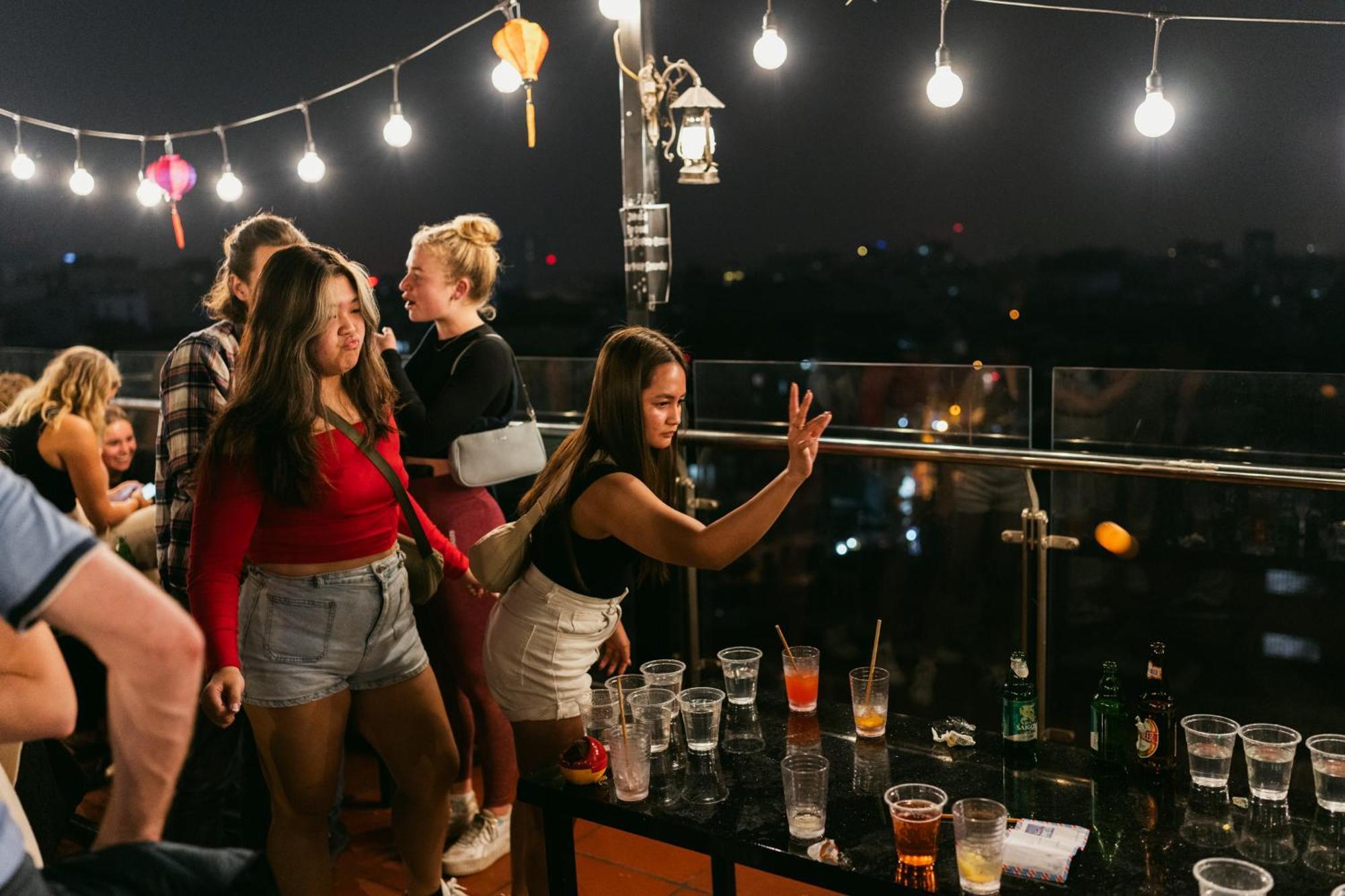 Hanoi Backpackers Hostel & Rooftop Bar Экстерьер фото