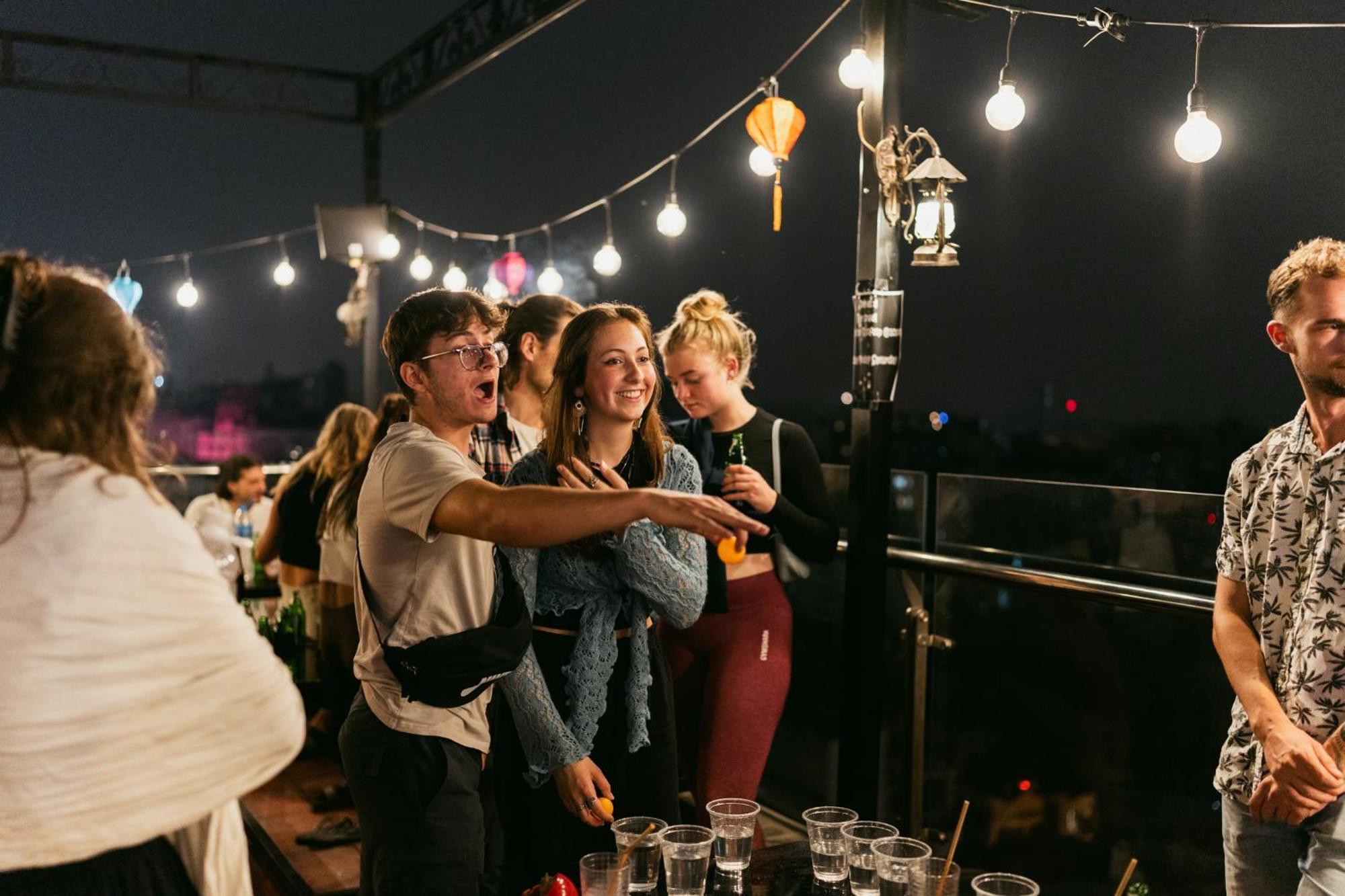 Hanoi Backpackers Hostel & Rooftop Bar Экстерьер фото